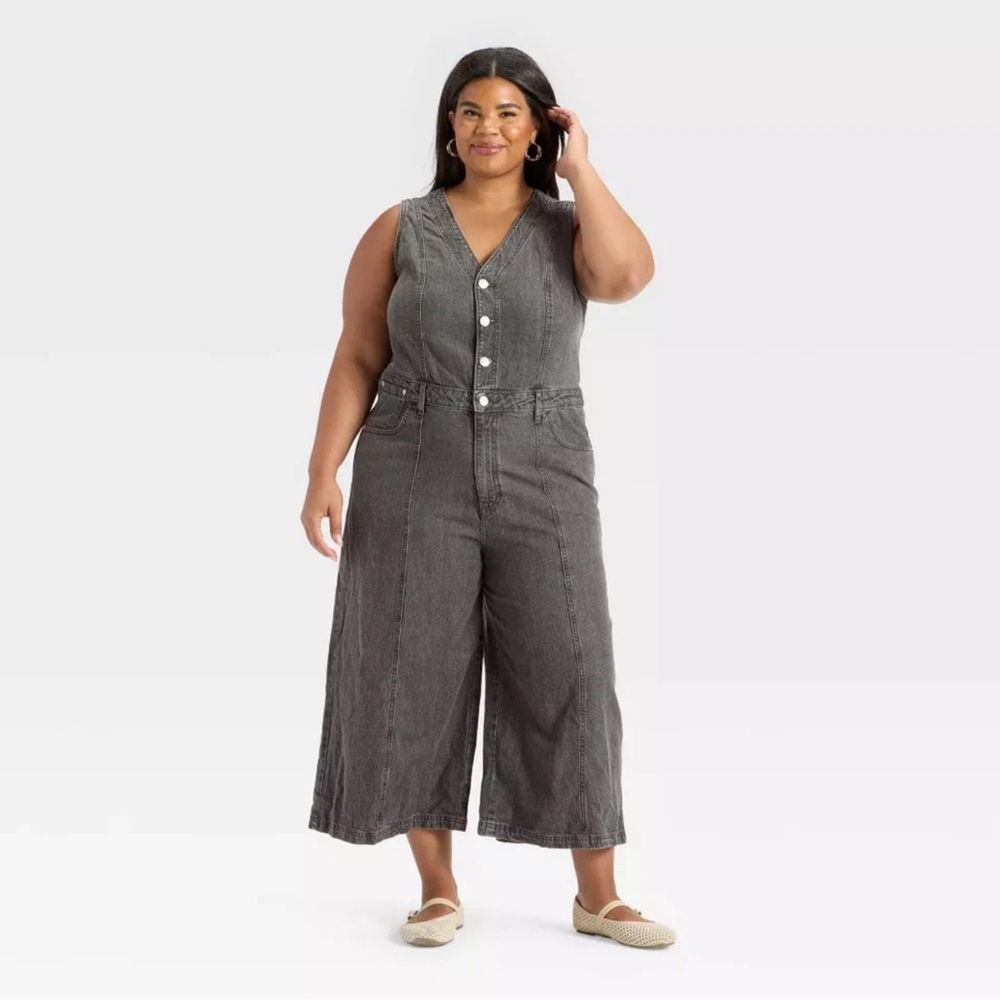 Women's Cropped Sleeveless Denim Jumpsuit - Universal Thread Black Wash 20 - Picture 1 of 3